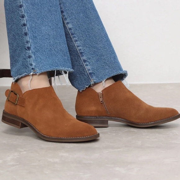 CLARKS CAMZIN SUEDE BUCKLE LOAFERS  SHOOTIES CHESTNUT BROWN SIZE 7.5 - Picture 1 of 12